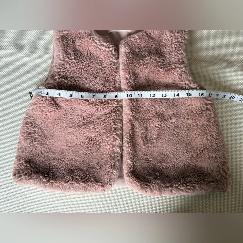 H&M Kids Girls Size 8/10 Pink Faux Fur Vest button closure